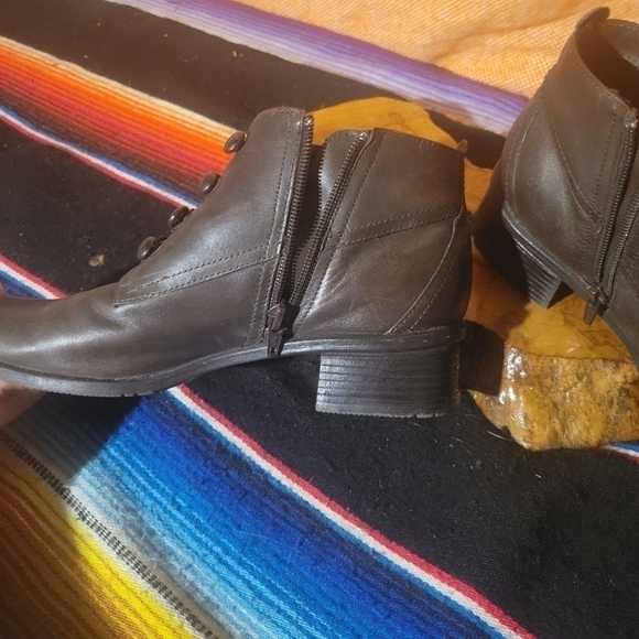 London Fog Women's Brown Ankle Boots Leather Upper Size 8M - Picture 4 of 11